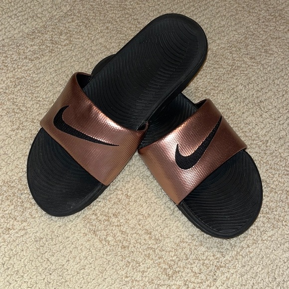 rosegold nike slides